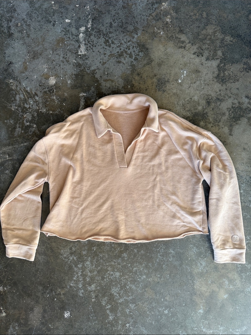 Vuori womens Cropped V‑Neck Polo Sweater in taupe